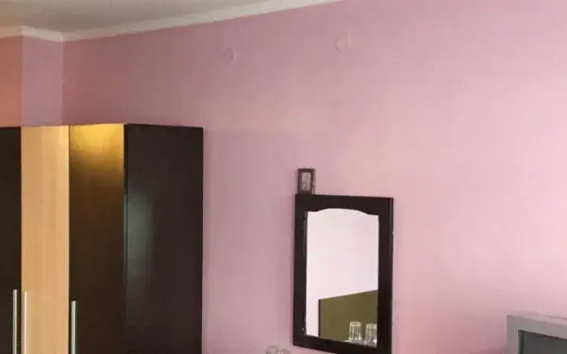 Yanis Guest House