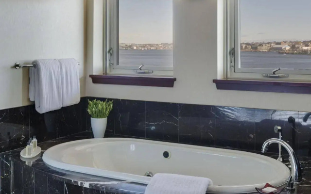 Battery Wharf Hotel, Boston Waterfront