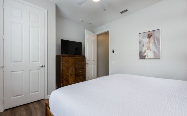 Casa Magna Deluxe 3 Bedroom Condo by RedAwning