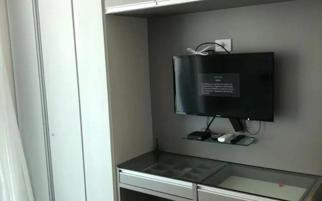 Apto 2 quartos com AR Cond, prédio frente p/ praia