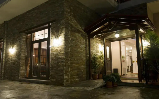 Dellas Boutique Hotel