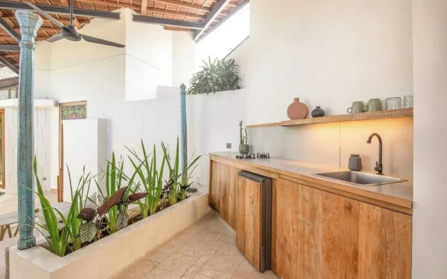 Chic 1-br Villa With Pool, 800m From Echo Beach