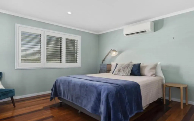 Woorim Beach House with Water Views