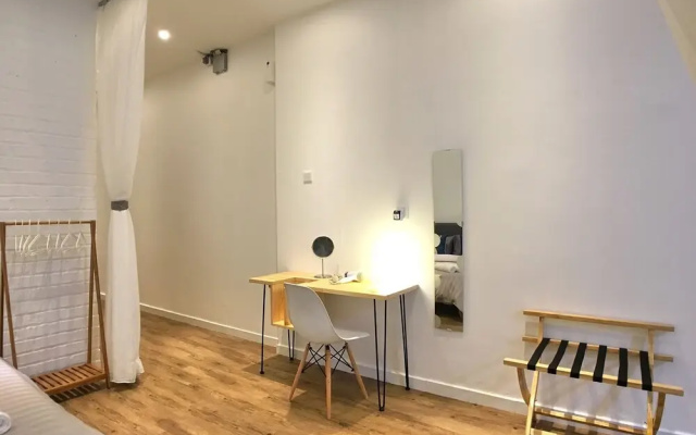 iBook 5 - Scandinavian Suites Room