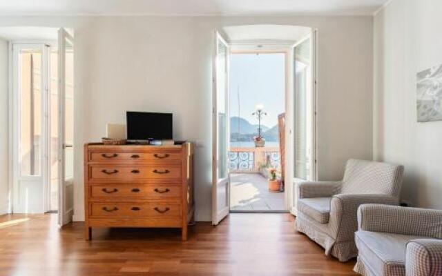 Rodrigo Lake Side Suite