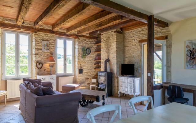 Fantastic Holiday Home in Dégagnac with Jacuzzi