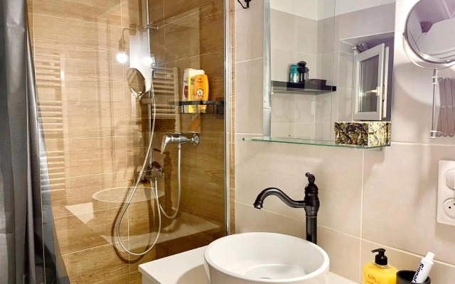 Cosy modern studio in the heart of Nice with AC