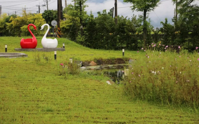 Qian Qian Riverside B&B