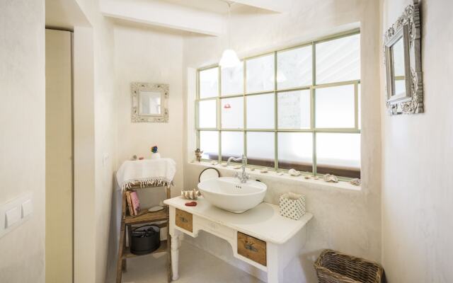 Residence by G Villa Calicant