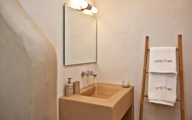 White Tinos Luxury Suites