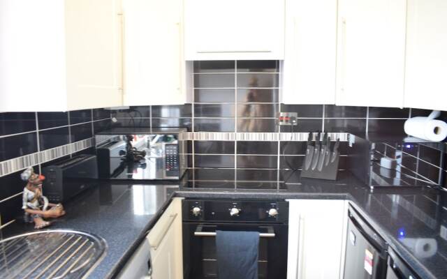 2 Bedroom Edinburgh Apartment Close To Airport