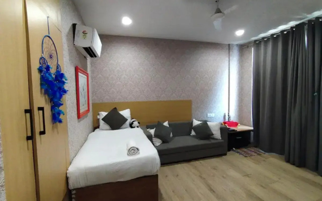 Saltstayz Select - Near Sohna Road City Center