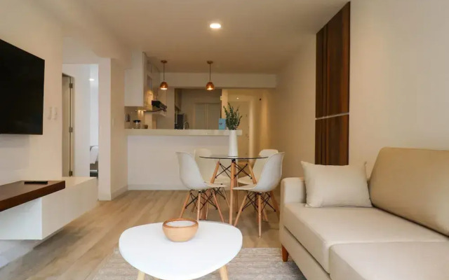 w Sophisticated 2BR With Balcony in Miraflores