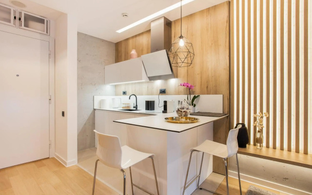 Stylish Luxury Apartment LEO, free garage, concierge, self-check-in, Wi-Fi