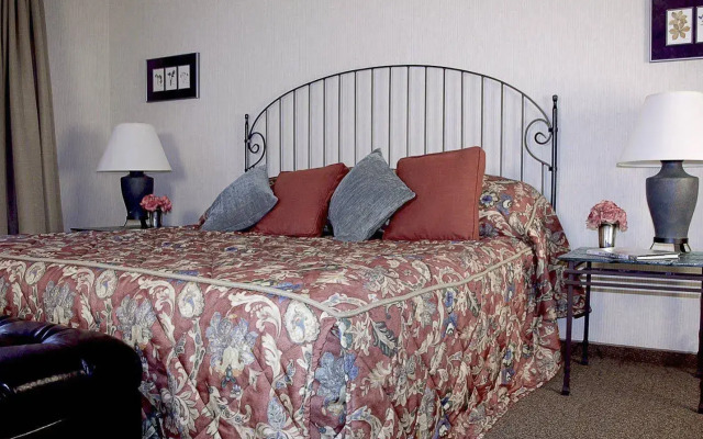 Sophie Station Suites