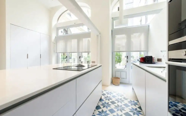 The Deauville Majestic 1 Bedroom in Chueca