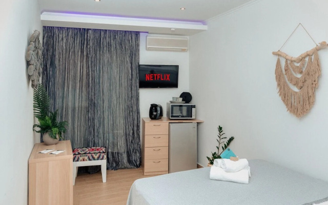 Sea View Studio With a Barbecue Area on the Terrace of the Building a Smart TV