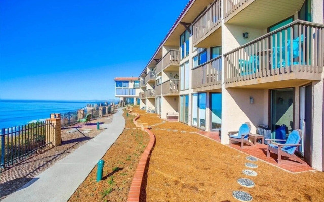 Remodeled Beachfront Condo With Pool and Beach Access Dmst14 by Redawning