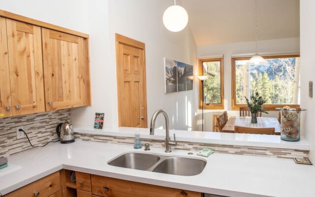 1622 Quicksilver 2 Bedroom Townhouse by RedAwning