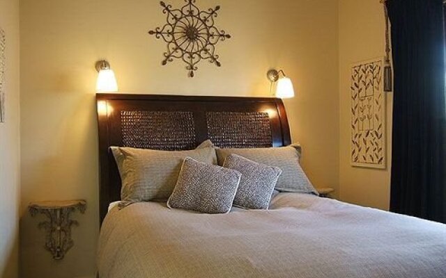A Downtown Victoria Ocean View Bed and Breakfast