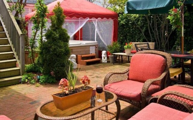 Queen Vic Guest House Provincetown Adults Only