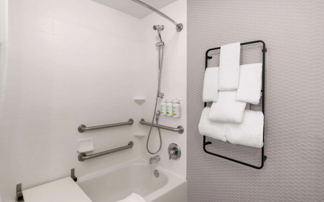 La Quinta Inn & Suites by Wyndham Knoxville Papermill