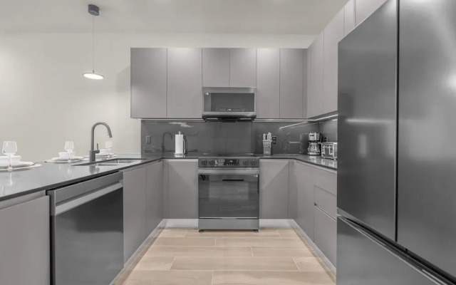 Upstay - Modern Family Townhouse w Private Pool