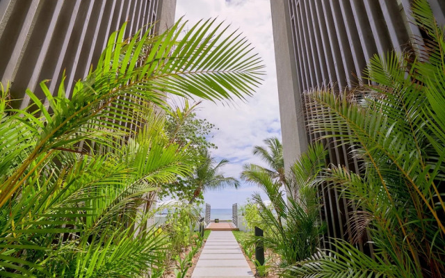 Les Estivales Beachfront Suites & Penthouses with LOV