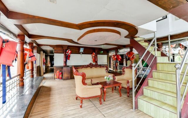 OYO 23482 Sht Symphony Premium Sharing Houseboat