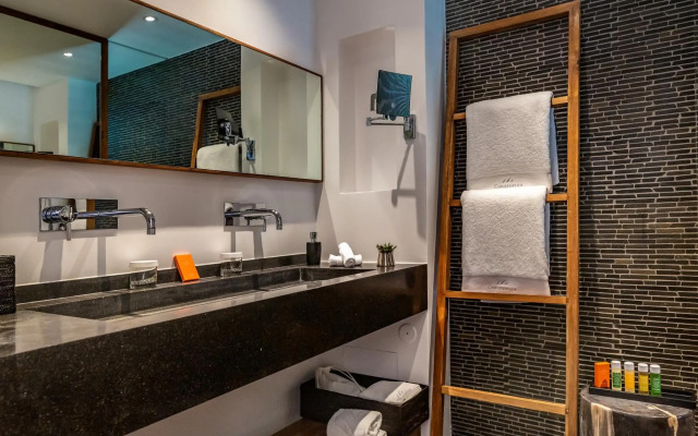 Christopher Hotel