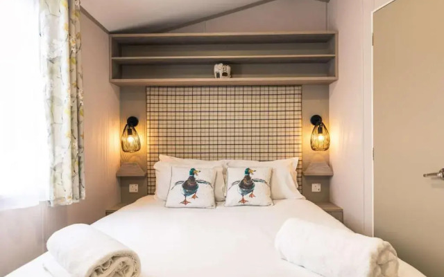 Yew Tree Lodge with Hot Tub