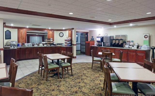 Country Inn & Suites by Radisson, Milwaukee West (Brookfield), WI