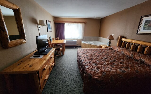 Pine Peaks Lodge & Suites