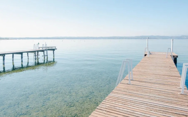 One step from the lake - Italian Homing