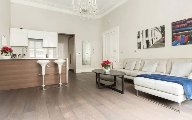Modern 1BR Period Property in Kensington