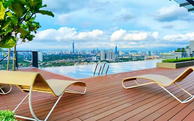 Maxine Suites