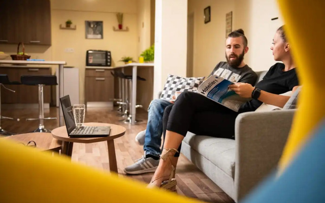 Enattica Syntagma Living