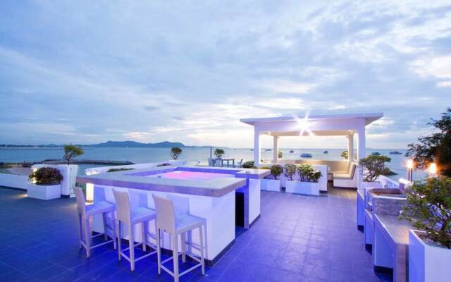 Villa 7th Heaven Beach Front