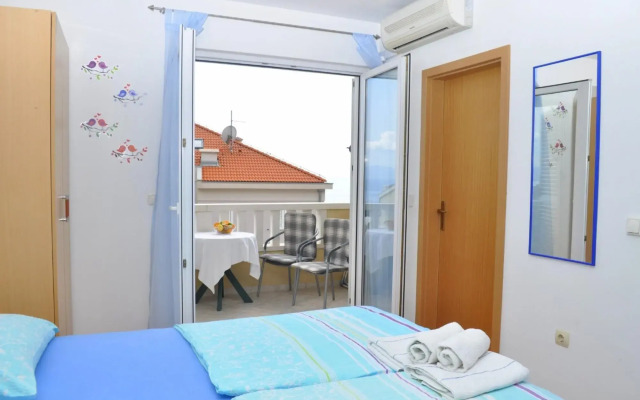 Ivi - big parking and courtyard - SA5(2+2)