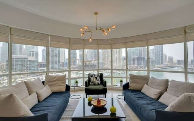 Airy Apartment With the Best View of Marina!