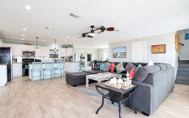 Selah 3 Bedroom Home by RedAwning