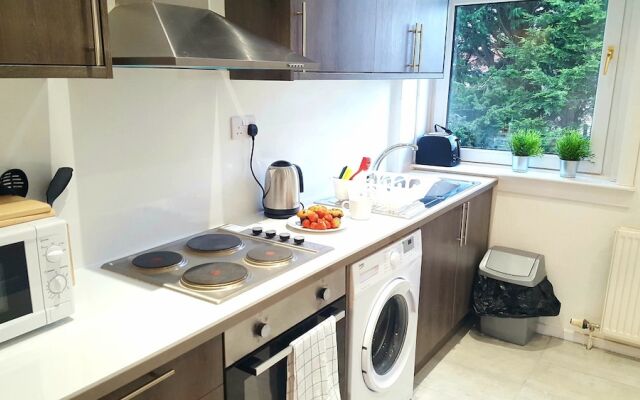 Dragon - Wellhall House 2 Bedroom Home