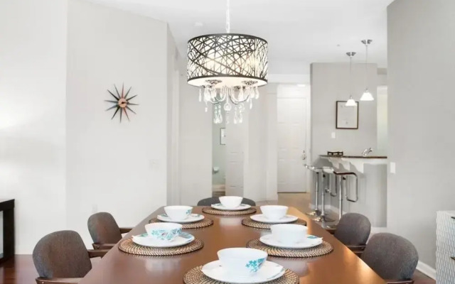 Luxury Oasis 3 Bedroom Condo by RedAwning