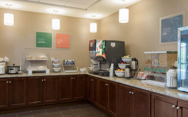 Comfort Suites Bridgeport - Clarksburg