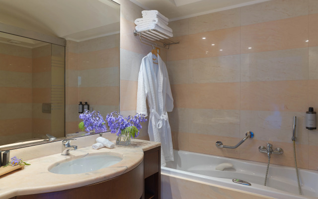 Seafos Luxury Resort & Spa