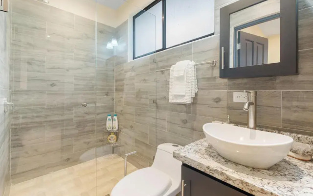 Suite 3 - Jaguar Beach & Pool 2 BR Condo