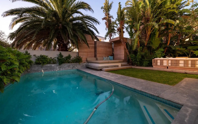 Amara Lincoln - 100m From Camps Bay Beach