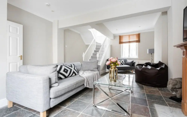 Platinum House in Camden 9956
