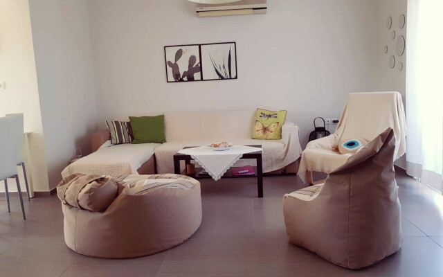 Gennadi Serenity House -beachfront Villa