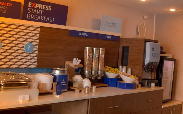 Holiday Inn Express & Suites Maryville by IHG